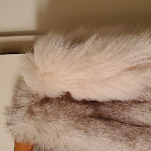 Fox Fur Saga Vest - Picture 6 of 16